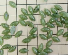 画像2: ヴィンテージ/日本/プラスチック/ジェイド風ナベット/約10×5mm（10個） (2)