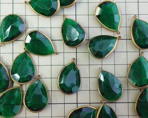 画像2: ヴィンテージ/ドイツ/アクリルストーン/枠付き/エメラルド/25×18mm（1個）