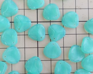 画像2: チェコガラスビーズ/ローズペタル/ミルキーターコイズ/約13mm(2個)