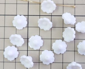 画像1: ヴィンテージ/ドイツ/プラスチック/レトロフラワー/ホワイト(1個)
