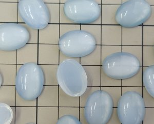 画像2: ヴィンテージ/チェコ/ガラスカボション/ライトブルームーン/約18×13mm(1個)