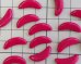 画像2: ヴィンテージ/チェコ/ガラス/ムーン/オペークレッド/約21×8mm(1個) (2)