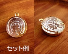 画像3: ヴィンテージ/ドイツ/ガラスインタリオ/蹄鉄と四葉/約18mm（1個） (3)