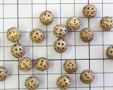 画像2: ヴィンテージ/ブラス/透かしラウンドビーズ(1個) (2)