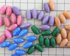 画像2: チェコガラスビーズ/リブオーバル/オペークパープル/約13×7mm(2個) (2)