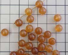 画像2: ヴィンテージ/日本/プラスチック/ミルキーアンバーブラウン/8mm(4個） (2)