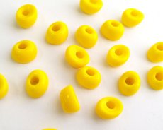 画像1: デッドストック/チェコガラスビーズ/ナノ/オペークイエロー/約5×10mm（4個） (1)