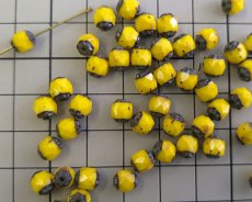 画像3: チェコガラスビーズ/アンティークスタイルオクタゴナル/ダブルフェイス/オペークイエローピカソ/6mm（10個） (3)