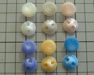 画像2: デッドストック/日本/プラスチックボタン/ミルクムーン(1個)