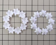 画像2: ヴィンテージ/プラスティック/ドイツ/パールフラワーリース/43mm/ホワイト(2個) (2)