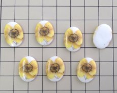画像2: ヴィンテージ/ドイツ/ガラスカボション/イエローポピー/約18×13mm(1個） (2)