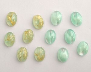 画像2: チェコ/ガラスカボション/ミルキーグリーン×ゴールド/約14×10mm