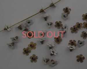 画像1: ヴィンテージ/メタル/ミニフラワーパーツ/ホワイト（2個）