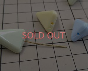 画像2: ヴィンテージ/ドイツ/プラスチック/トライアングル/ペールブルー(1個)