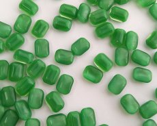 画像1: ヴィンテージ/ドイツ/ガラス/ダークグリーンムーン/オクタゴン/8×6mm（2個） (1)