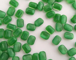 画像1: ヴィンテージ/ドイツ/ガラス/ダークグリーンムーン/オクタゴン/8×6mm（2個）