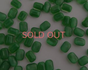 画像1: ヴィンテージ/ドイツ/ガラス/ダークグリーンムーン/オクタゴン/8×6mm（2個）