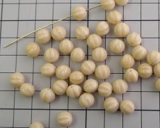 画像2: チェコガラスビーズ/フルーテッドラウンド/ミルクティ/8mm(10個) (2)