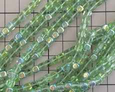 画像2: チェコガラスビーズ/ペリドットオーロラ/キューブ/6×5mm(4個) (2)