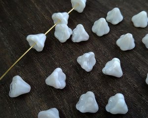 画像1: チェコガラスビーズ/ベルフラワー/シルキーホワイト（4個）
