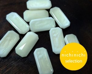 画像1: ns219/ヴィンテージ/ドイツ/ガラスストーンレリーフ/オクタゴン/クリーム/約16×8mm(1個)