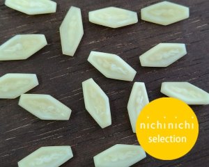 画像1: ns221/ヴィンテージ/ドイツ/ガラスストーンレリーフ/アイボリー/約16×8mm(1個)