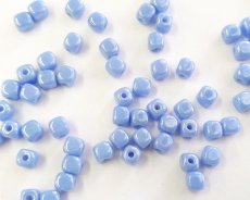 画像1: チェコガラスビーズ/ラスターオペークベビーブルー/キューブ/4mm(45個) (1)