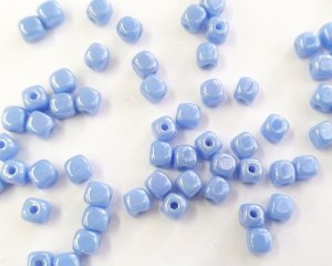 画像1: チェコガラスビーズ/ラスターオペークベビーブルー/キューブ/4mm(45個)