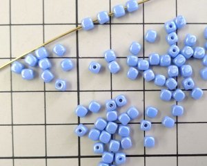 画像2: チェコガラスビーズ/ラスターオペークベビーブルー/キューブ/4mm(45個)