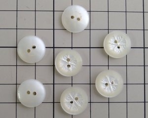画像2: デッドストック/日本/プラスチックボタン/シェルミルク(1個)