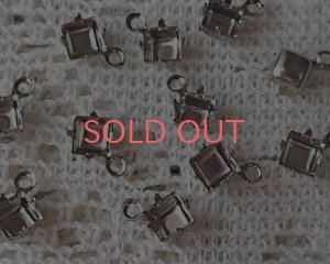 画像1: 4mmスクエア用/ブラスセッティング/クローズドバック/1リング/ダークシルバー(1個)