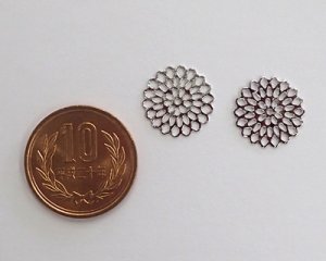画像2: 鉄製透かしパーツ/レースフラワー/本ロジウムメッキ(2枚）