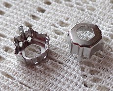 画像1: #4699用セッティング/ソウオン/オープンバック/本ロジウムメッキ/9.4×10.8mm(1個) (1)