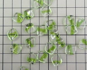 画像2: チェコガラスビーズ/ダイヤドロップ/クリア×グリーン/約14mm(2個)