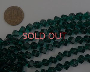 画像2: チェコガラスビーズ/ダイアゴナルキューブ/エメラルド/8mm(10個)