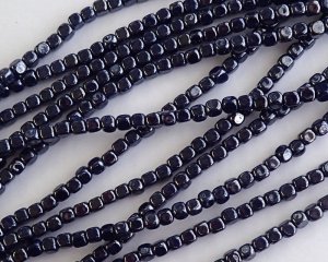 画像1: チェコガラスビーズ/ラスターオペークネイビー/キューブ/4mm(45個)