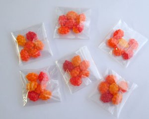 画像2: チェコガラスビーズ/葡萄/オペークオレンジミックス(6個）