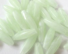 画像1: プラスチックビーズ/六面体チューブ/ライトグリーンマーブル(10個) (1)