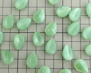 画像3: ヴィンテージ/ドイツ/ガラス/ドロップ/ライトグリーンムーン/18×13mm（1個）