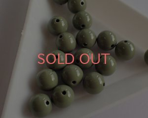 画像1: 日本製/アクリル塗装/ラウンド/苔色/約8mm(2個）