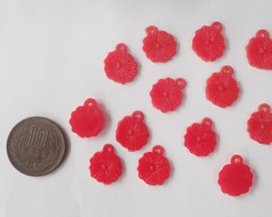 画像2: ヴィンテージ/ドイツ/プラスチック/フラワーチャーム/レッド(4個)