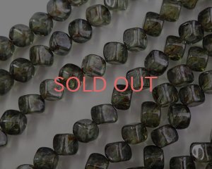 画像1: チェコガラスビーズ/ダイアゴナルキューブ/ラスターグリーン/8mm(10個)