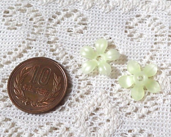 画像2: ヴィンテージ/ドイツ/プラスティック/フラワーF/ライトイエロー(4個) (2)