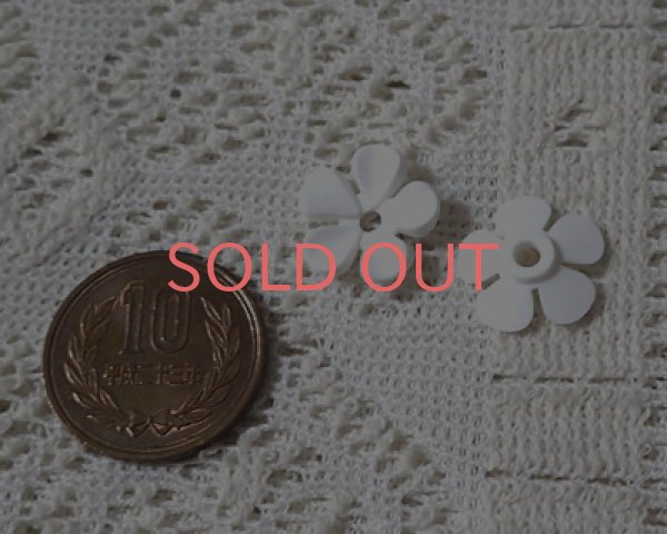 画像2: ヴィンテージ/ドイツ/プラスティック/フラワーQ/ホワイト(4個) (2)