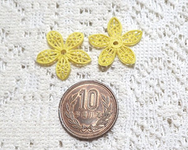 画像2: ヴィンテージ/ドイツ/プラスティック/レースフラワー/イエロー(4個) (2)