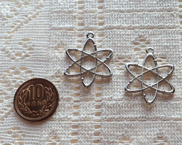 画像2: メタルチャーム/電子軌道風/シルバー(1個) (2)