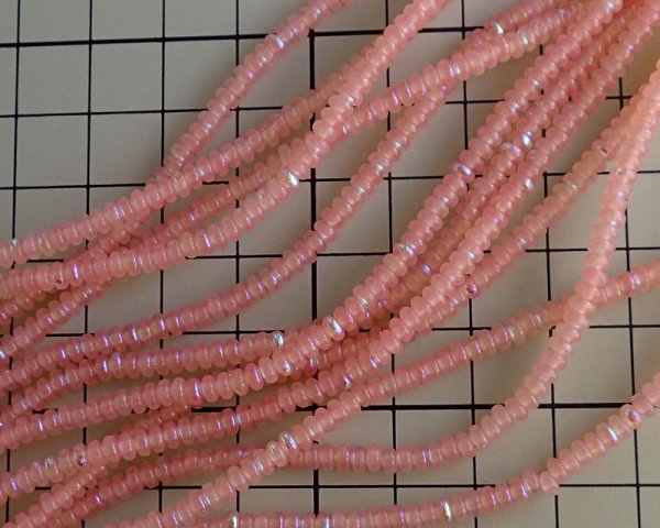 画像2: チェコガラスビーズ/ミニロンデル/ミルキーピンクオーロラ(45個) (2)