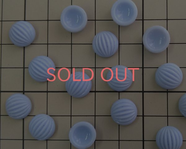 画像2: ヴィンテージ/ガラスカボション/ラウンド/フルーテッド/ベビーブルー(1個) (2)