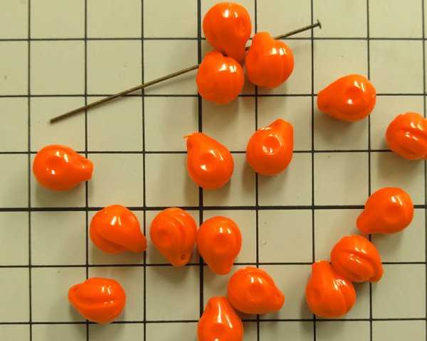 画像2: ヴィンテージ/ドイツ/プラスチック/何かの実っぽいビーズ/オレンジ(4個) (2)