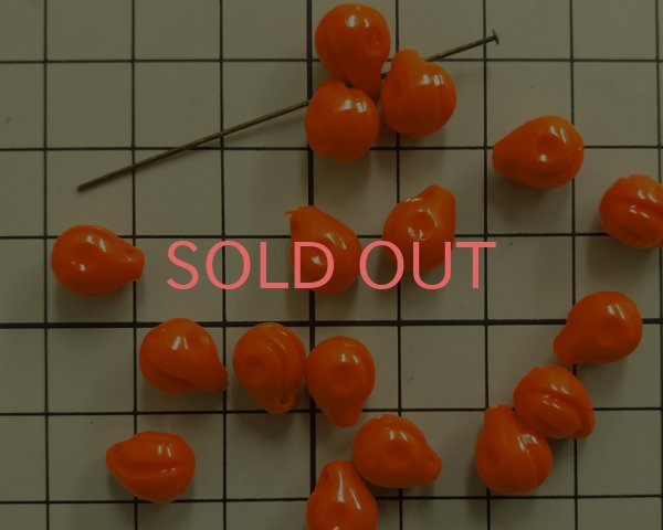 画像2: ヴィンテージ/ドイツ/プラスチック/何かの実っぽいビーズ/オレンジ(4個) (2)